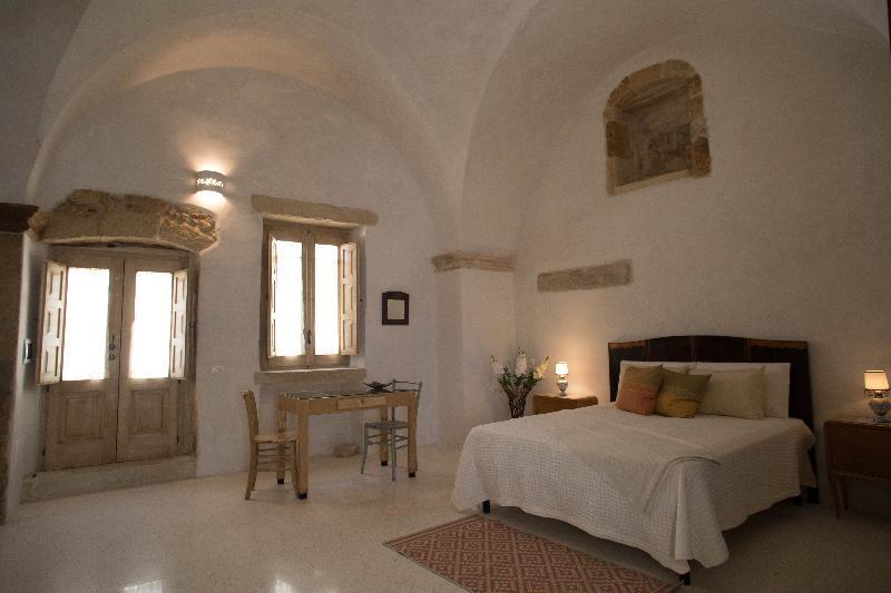 Historia- Dimore Corte Chiesa Corigliano d'Otranto Bagian luar foto