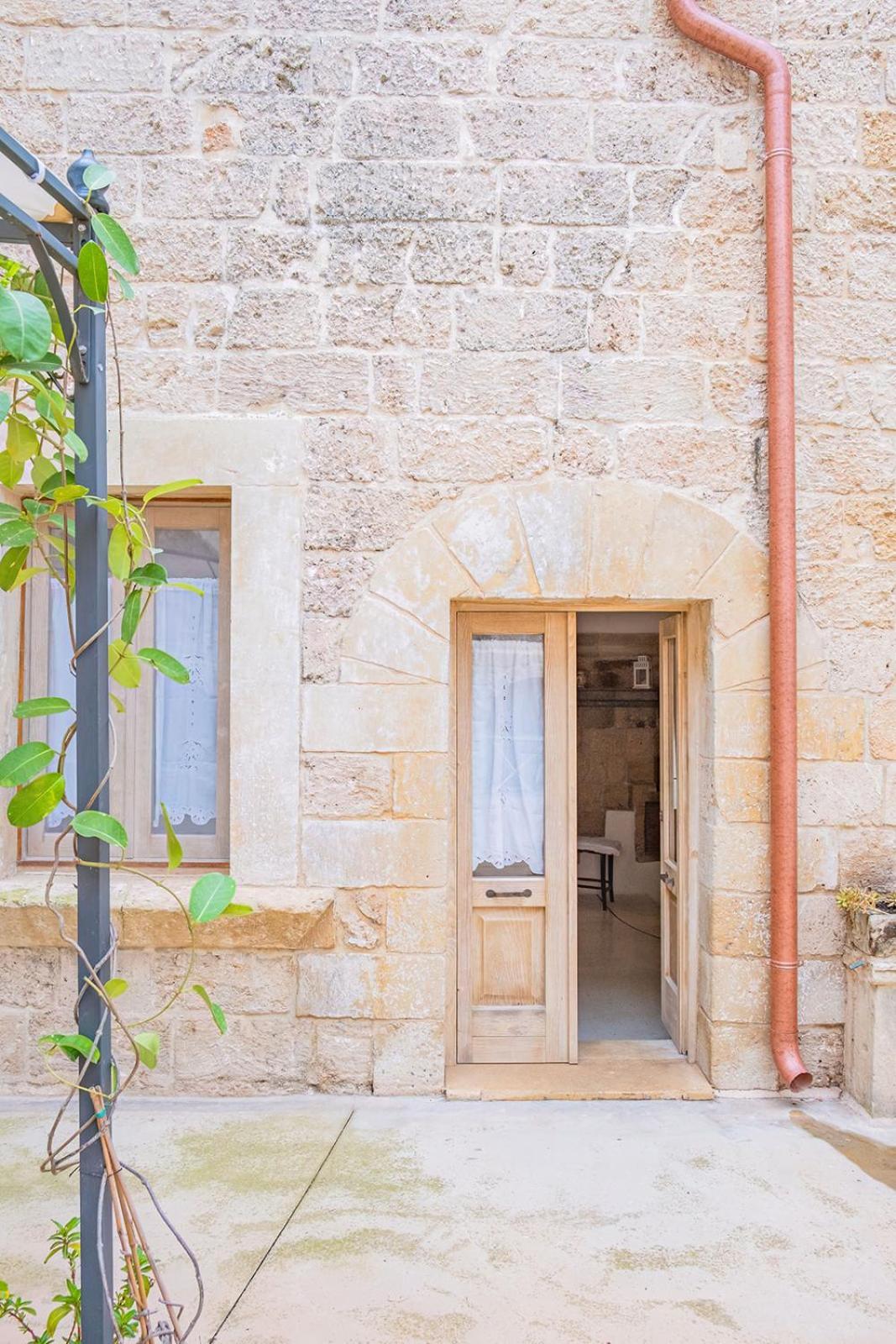 Historia- Dimore Corte Chiesa Corigliano d'Otranto Bagian luar foto
